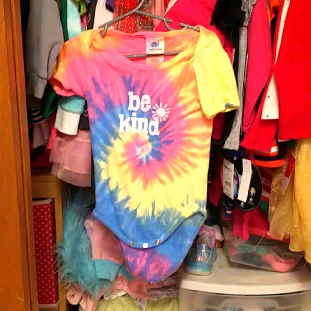 18 MO Be kind tie dye onesie